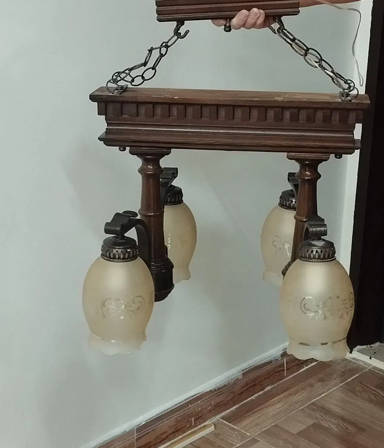 لوستر نو و تمیز|لوستر و چراغ آویز|بروجن, |دیوار