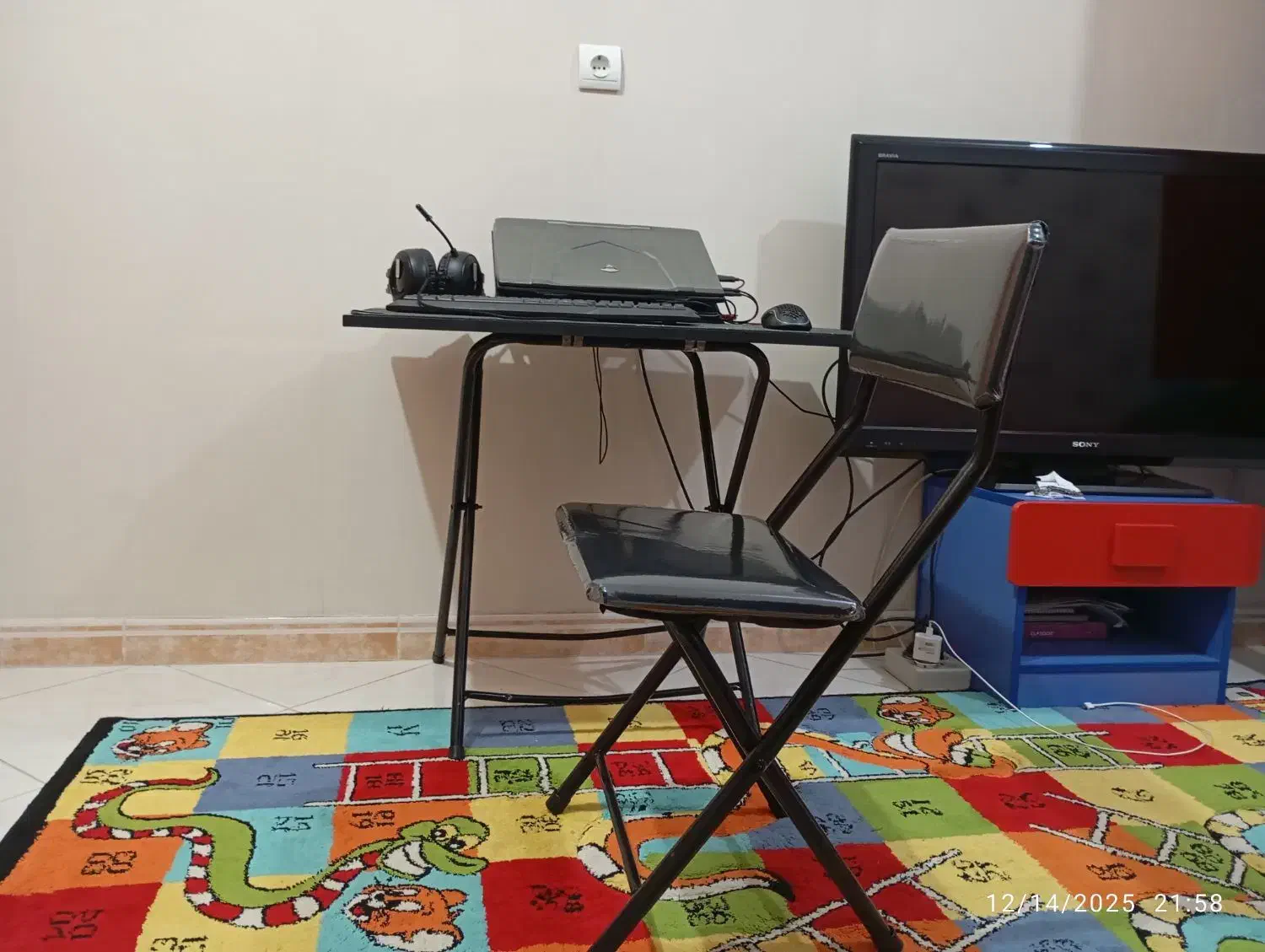 میز و صندلی|صندلی و نیمکت|قشم, |دیوار