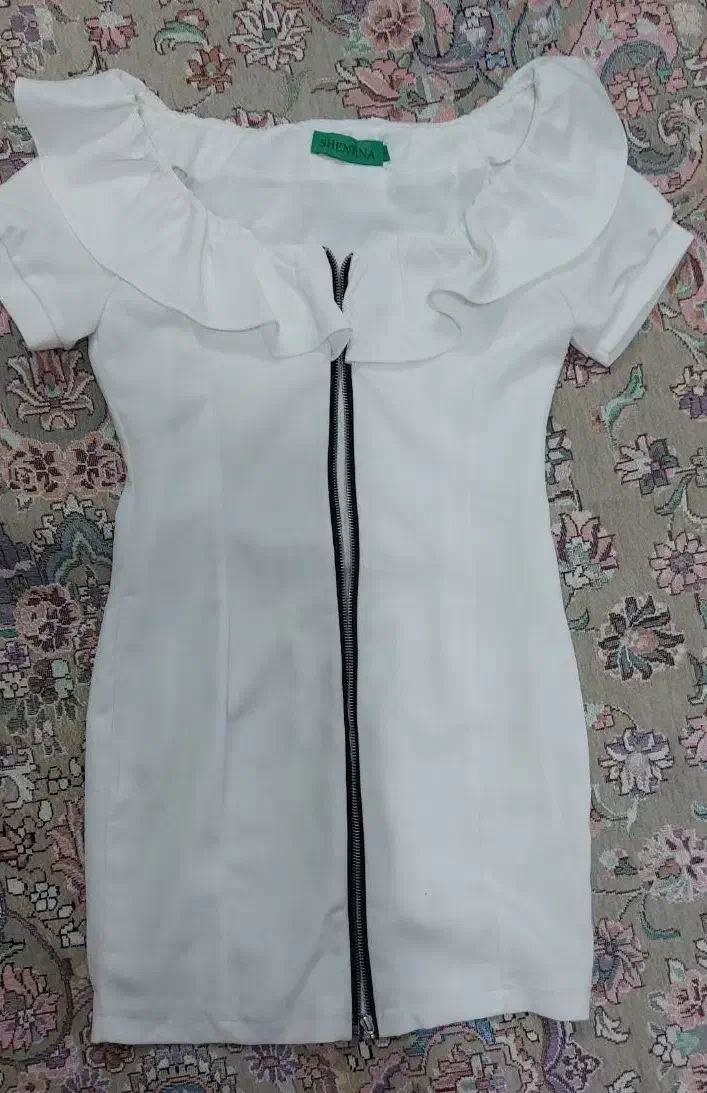 پیرهن|لباس|نهاوند, |دیوار