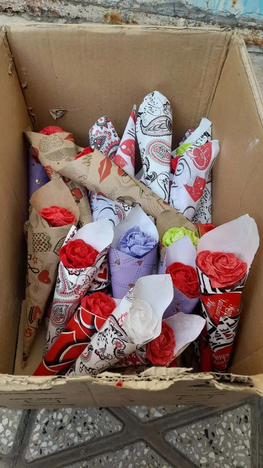 شاخه گل کاغذی|گل مصنوعی|بروجرد, |دیوار