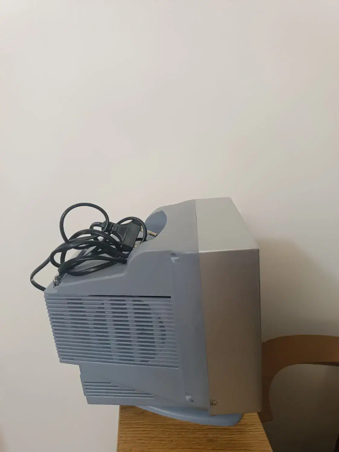 تلویزیون قدیمی کوچک|تلویزیون و پروژکتور|کرمان, |دیوار