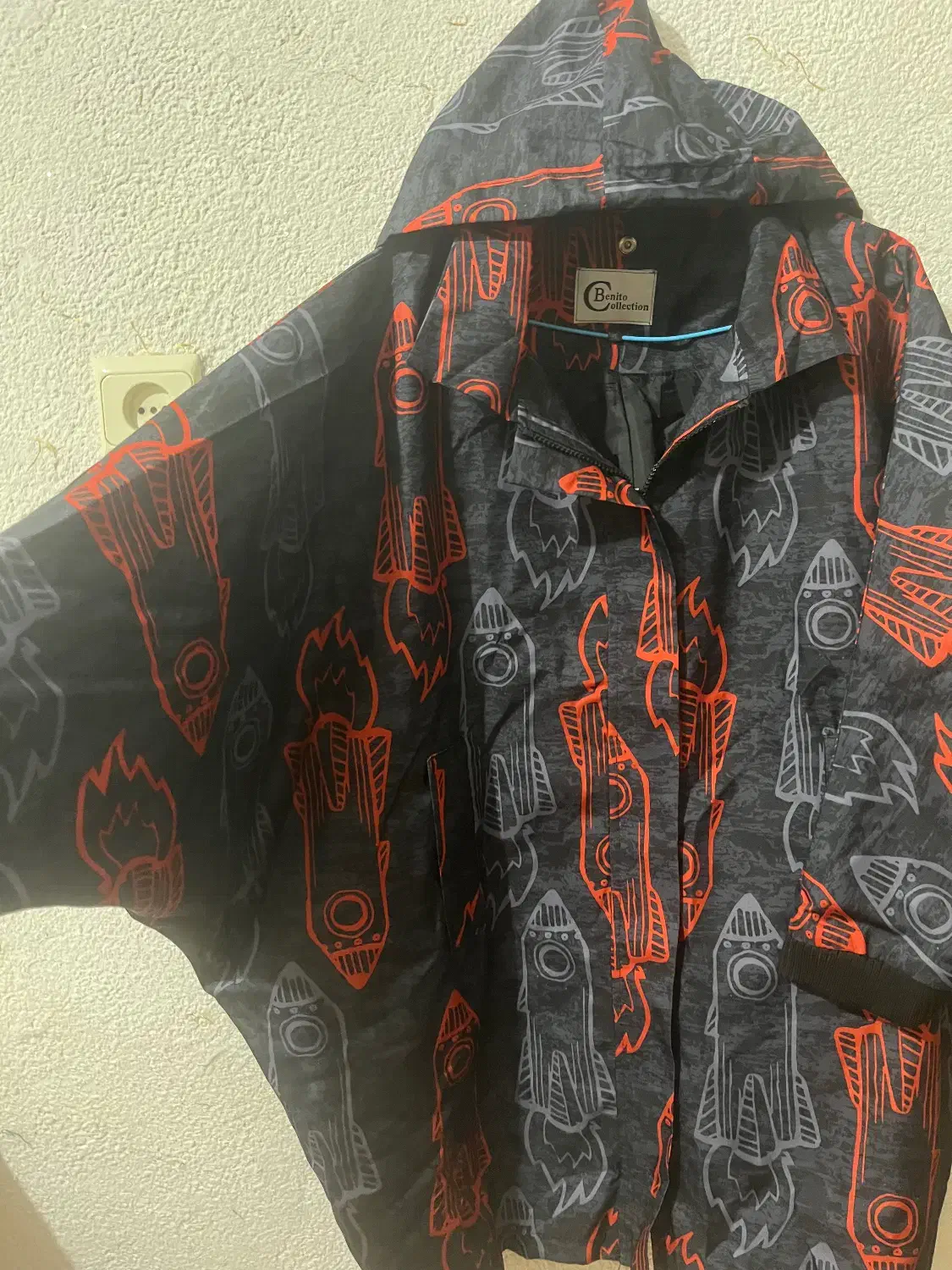 بارونی بادگیر|لباس|ساری, |دیوار