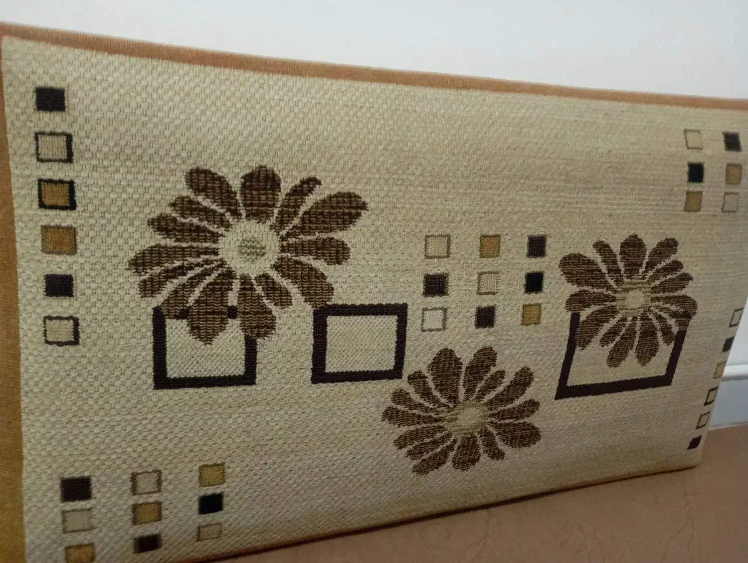 پشتی|پشتی|ماهدشت, |دیوار