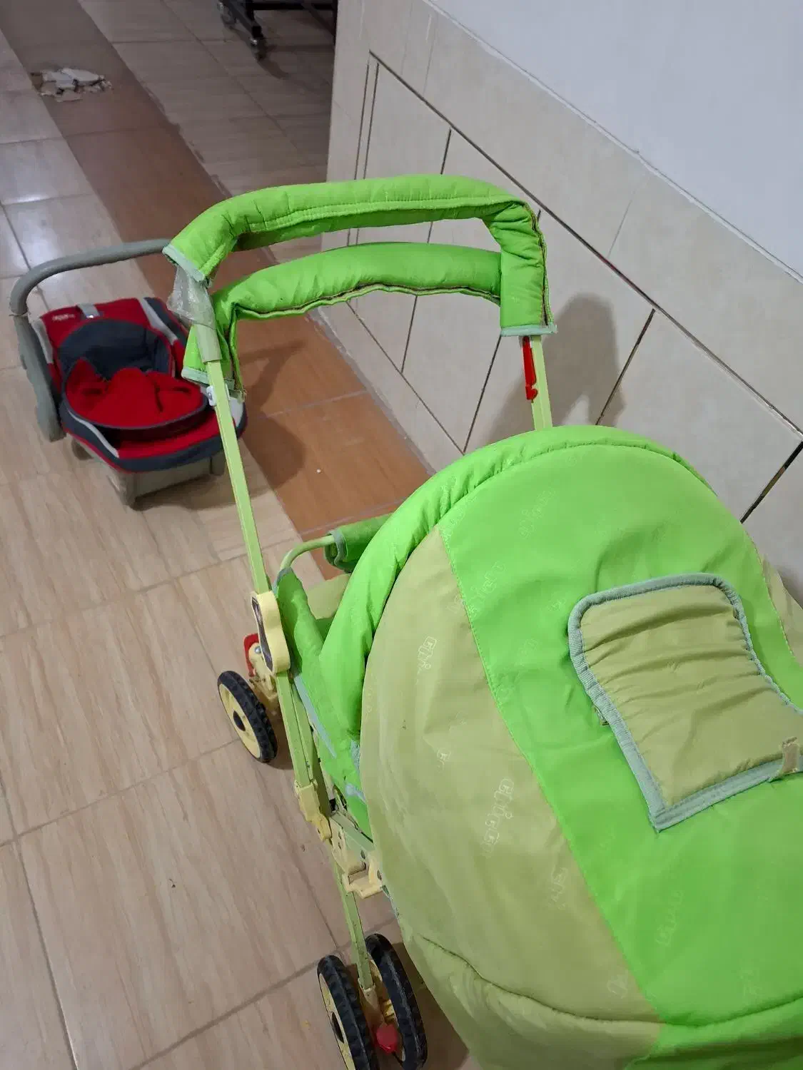 کالسکه و کریر|کالسکه و لوازم جانبی|فولادشهر, فولادشهر|دیوار