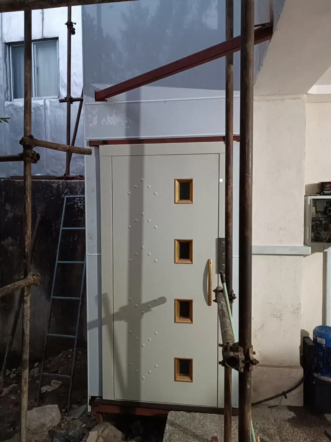 آسانسور و بالابر|خدمات پیشه و مهارت|رشت, منظریه|دیوار