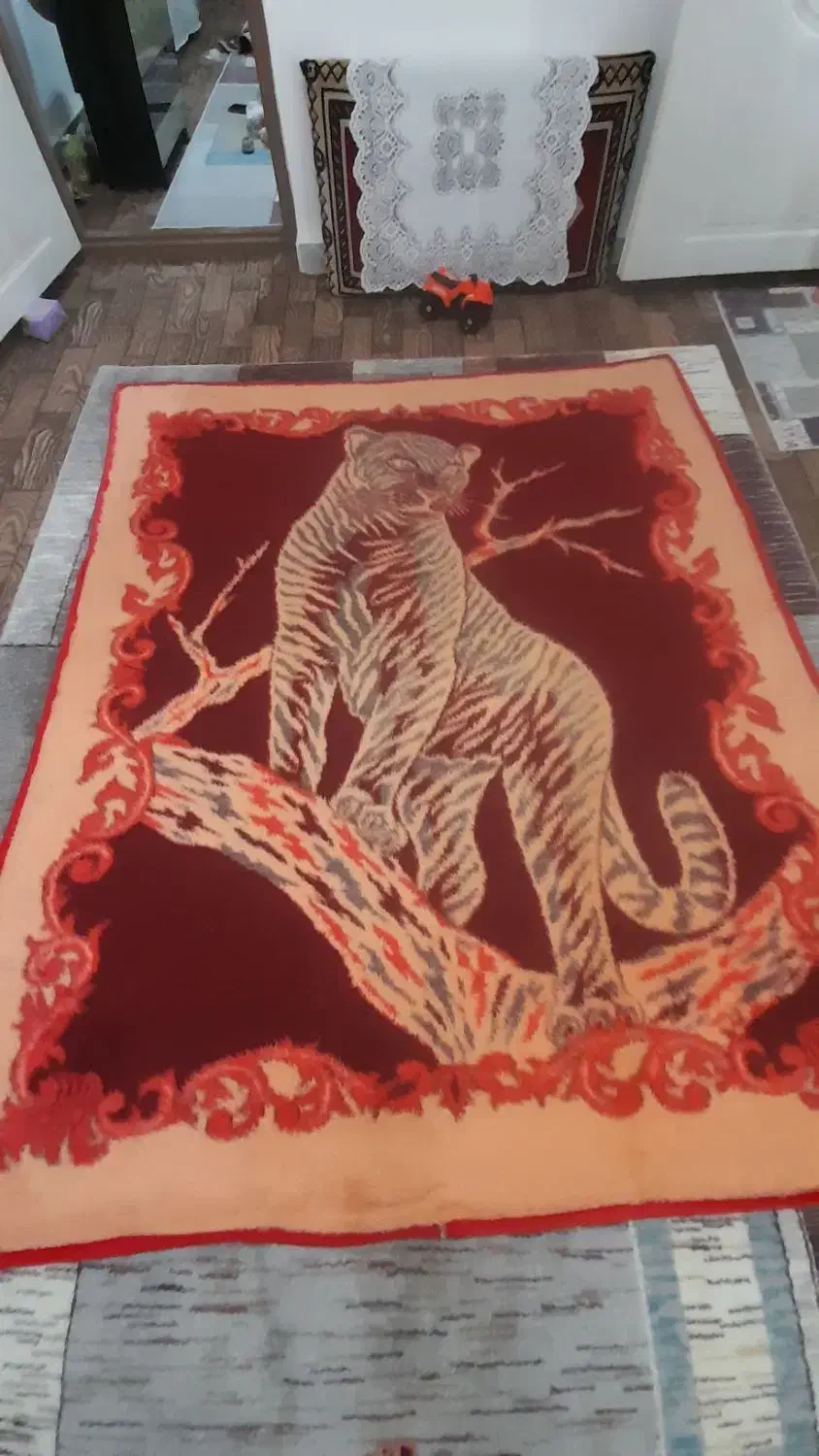 تعدادی پتو نو استفاده نشده|رختخواب، بالش، پتو|طاهرگوراب, |دیوار