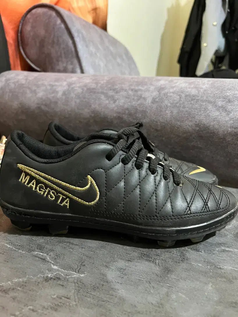 کتونی فوتبال سایز ۳۷|کیف، کفش، کمربند|لاهیجان, کوی زمانی|دیوار