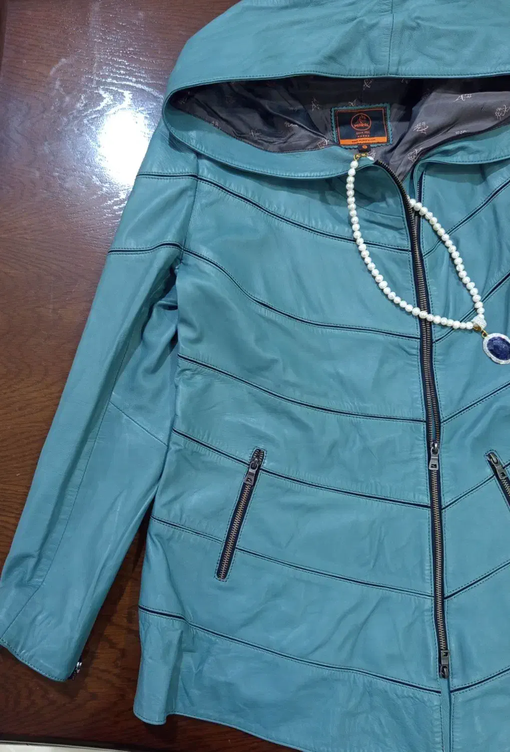 پالتو چرم|لباس|لنگرود, |دیوار