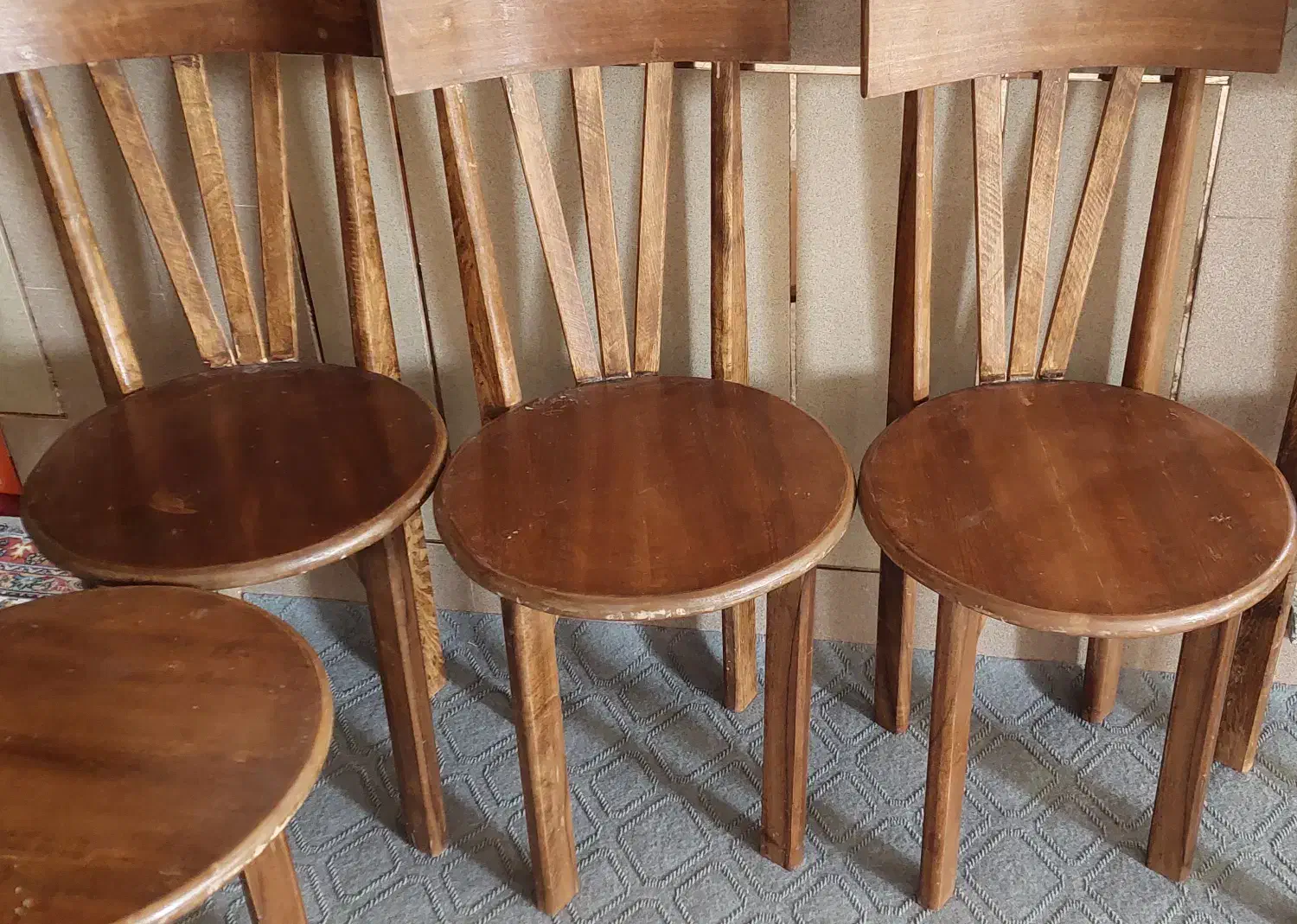 صندلی نو با چوب گردو|میز و صندلی غذاخوری|نجف‌آباد, دانشگاه آزاد نجف آباد|دیوار