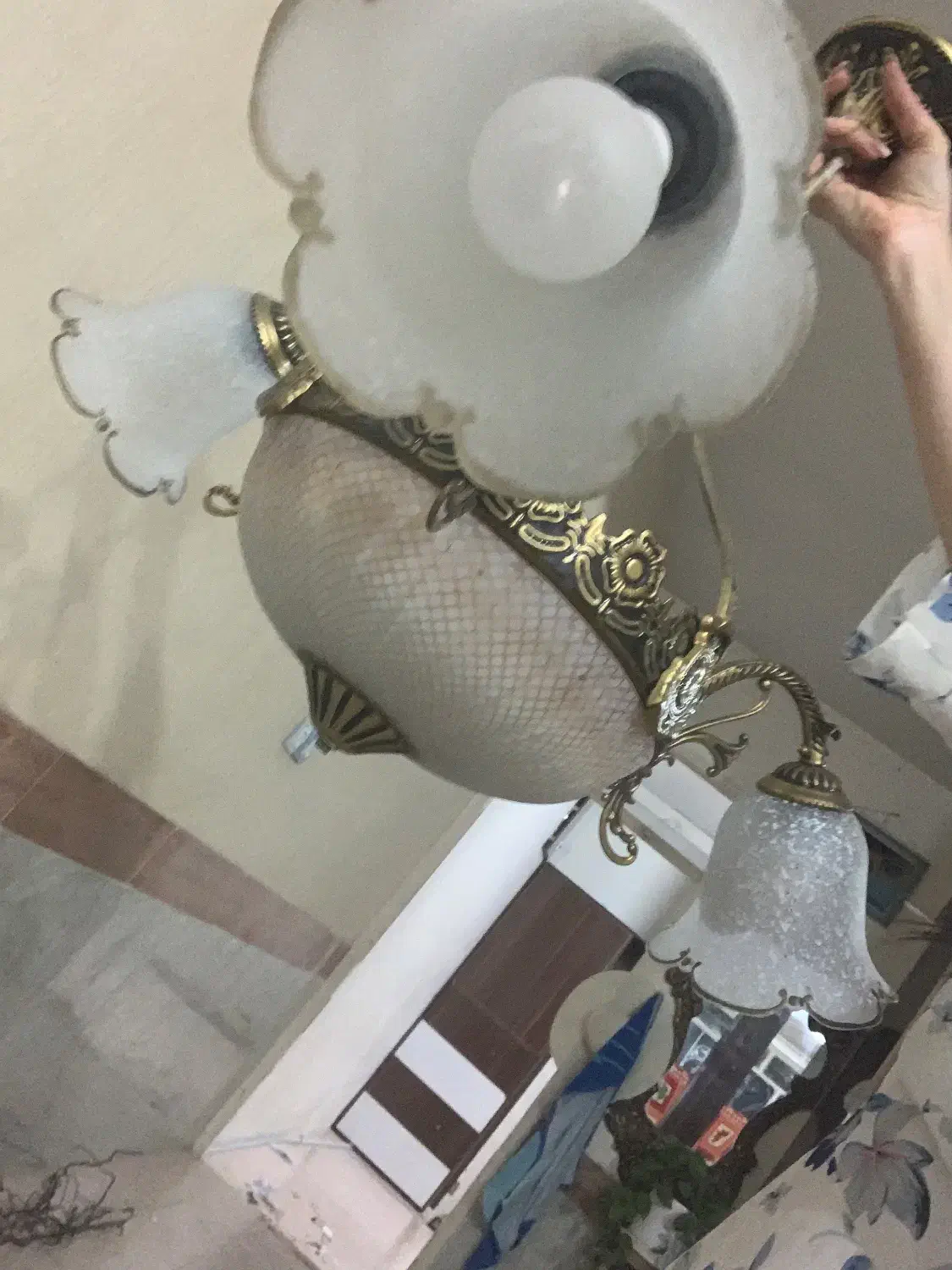 لوستر بزرگ‌ یک میلیون|لوستر و چراغ آویز|سبزوار, چهارراه فرودگاه|دیوار