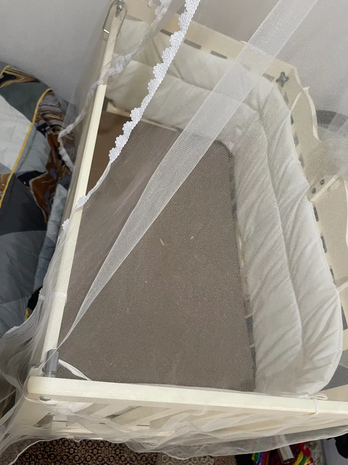 تخت کنار مادر|تخت و صندلی بچه|اسلام‌شهر, مسکن مهر اسلاشهر (شهرک امام خمینی)|دیوار