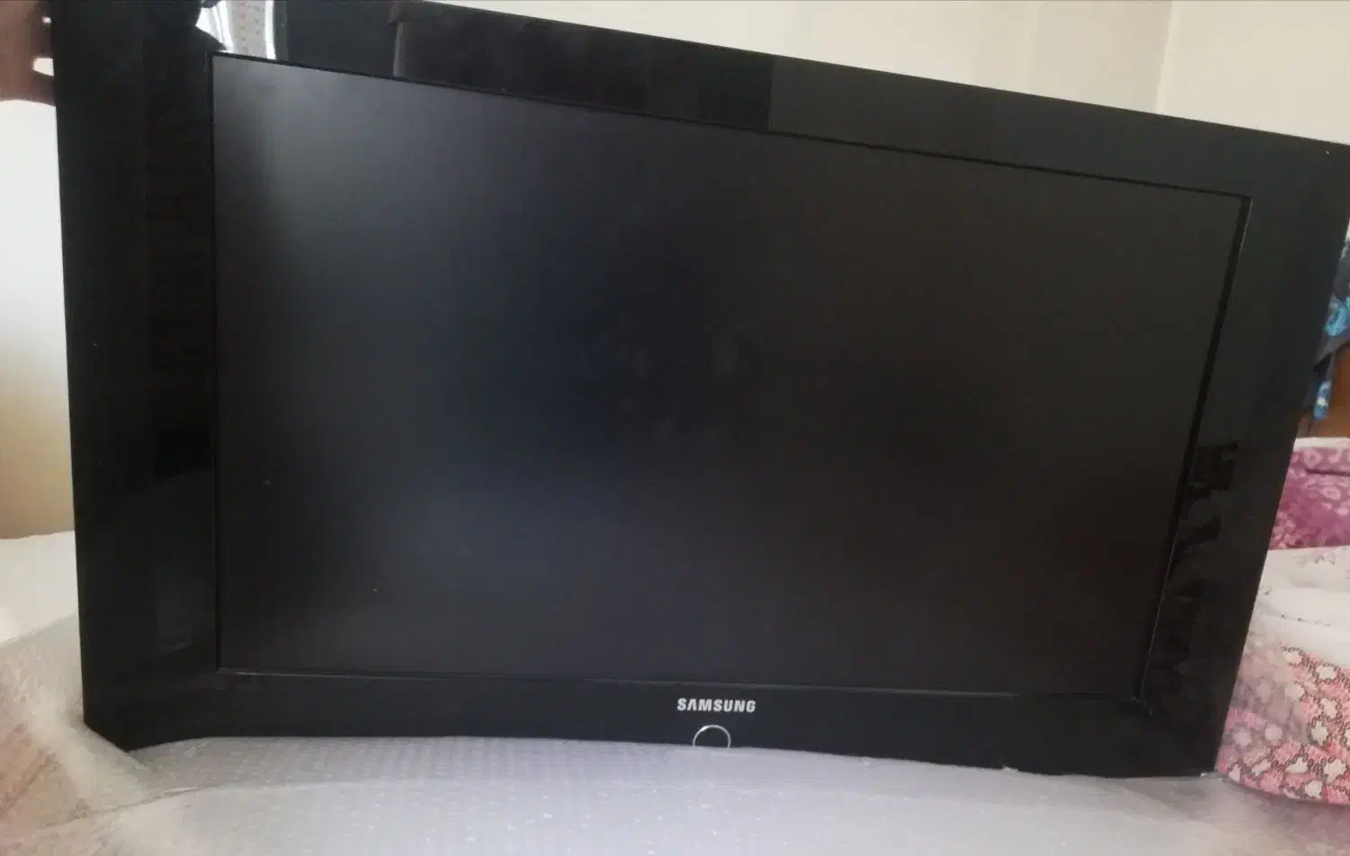 تلویزیون 32 اینچ سامسونگ LCD|تلویزیون و پروژکتور|همدان, |دیوار