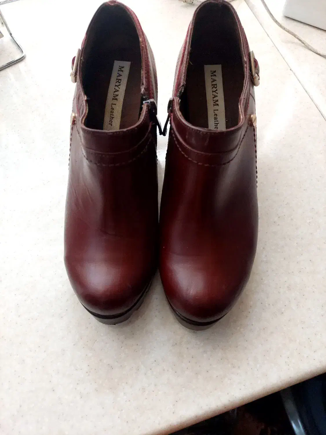 تعدای کفش نو|کیف، کفش، کمربند|قرچک, پویینک|دیوار