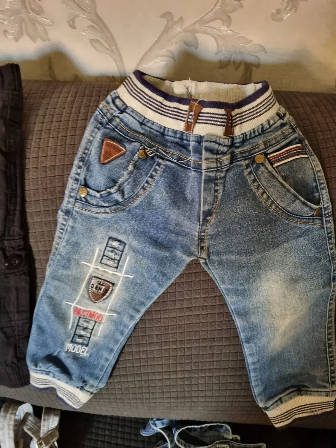 تعدای شلوار و بیلر سوت و کفش بچگانه|کفش و لباس بچه|شیراز, دلجو|دیوار