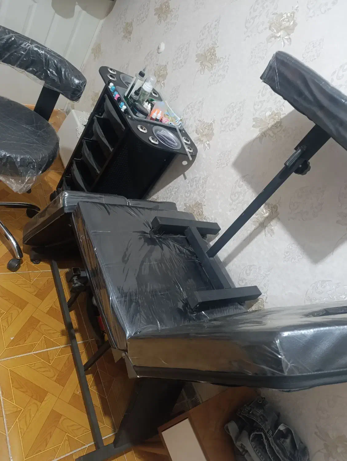 ست تخت تتو|آرایشگاه و سالنهای زیبایی|همدان, |دیوار