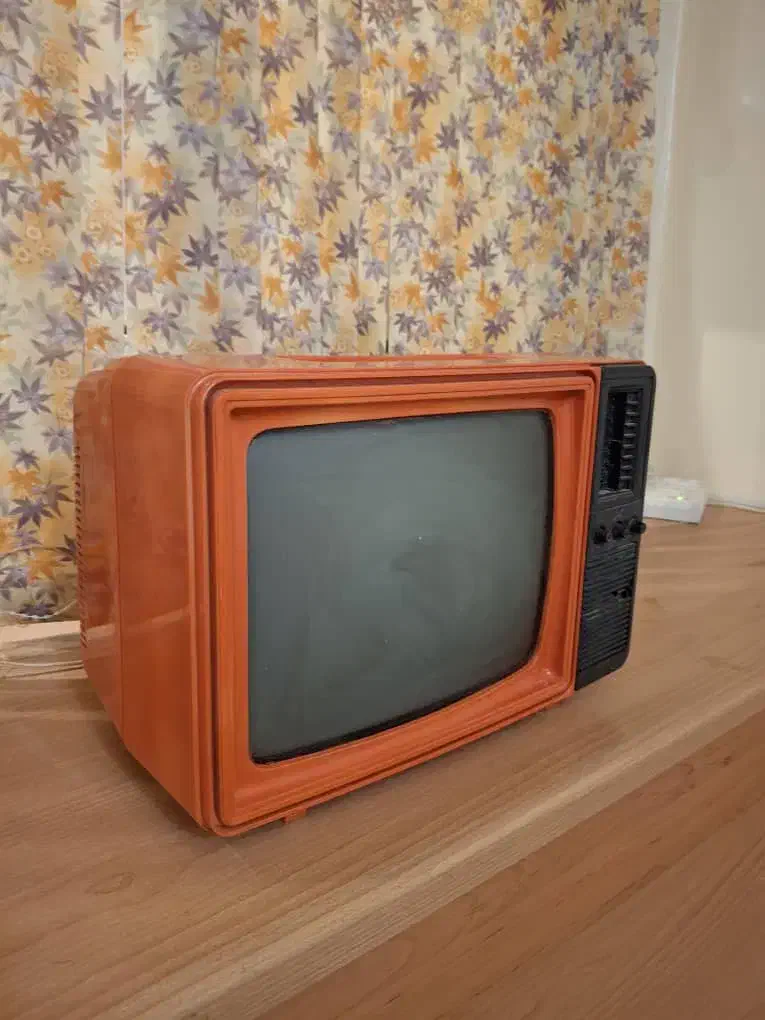 آیفون اصل قدیمی زیر قیمت بازار ارزان|تلویزیون و پروژکتور|محلات, |دیوار