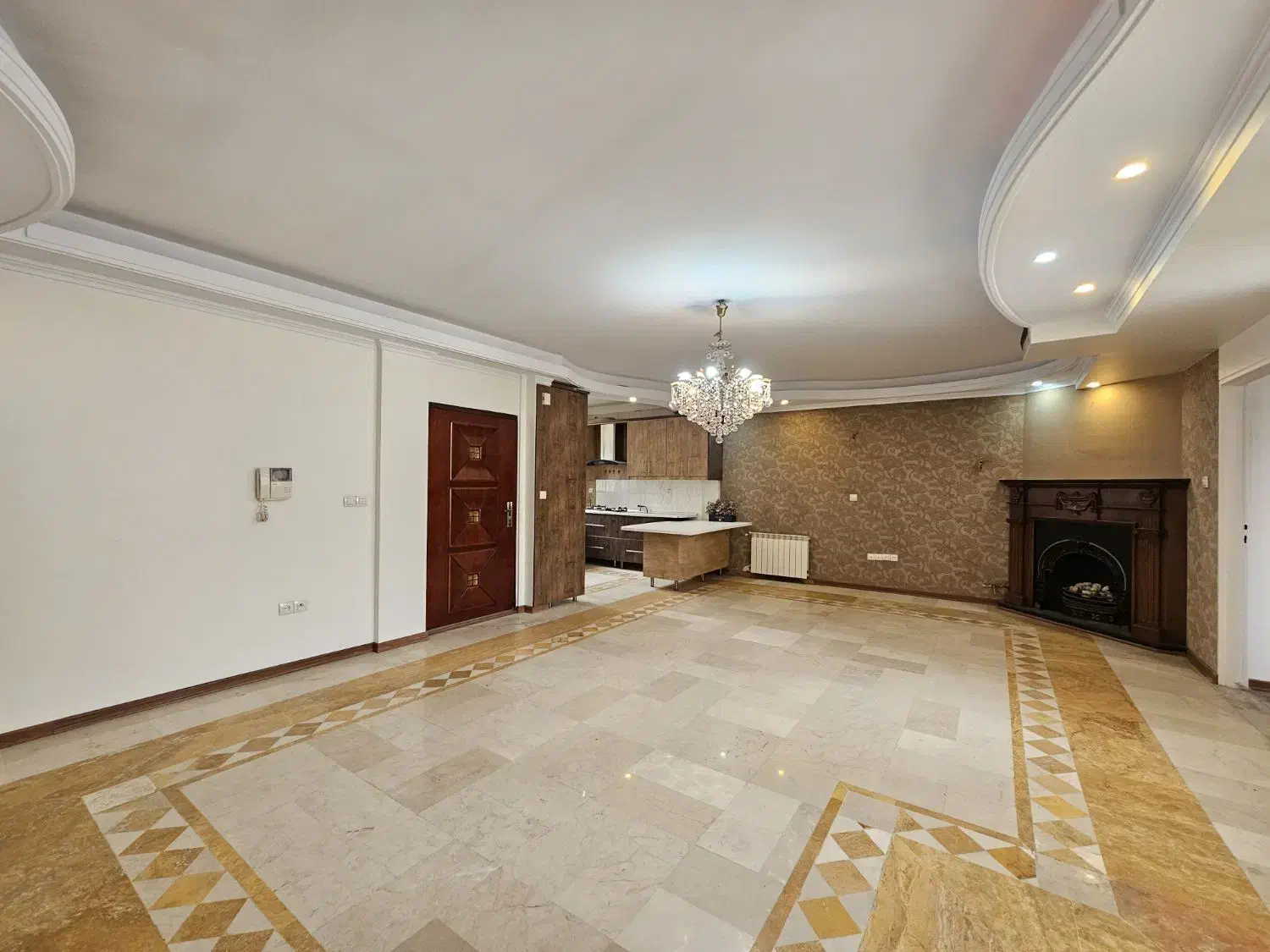 ۱۰۵ متر/خوش نقشه/کوچه پهن/فول امکانات