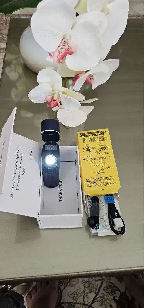 Olight چراغ قوه اولایت بتون 4 همراه کیس شارژر|کوهنوردی و کمپینگ|گلپایگان, |دیوار