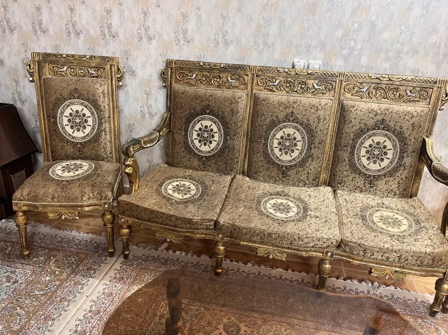 مبل سلطنتی|مبلمان خانگی و میز عسلی|اصفهان, جلالیه|دیوار