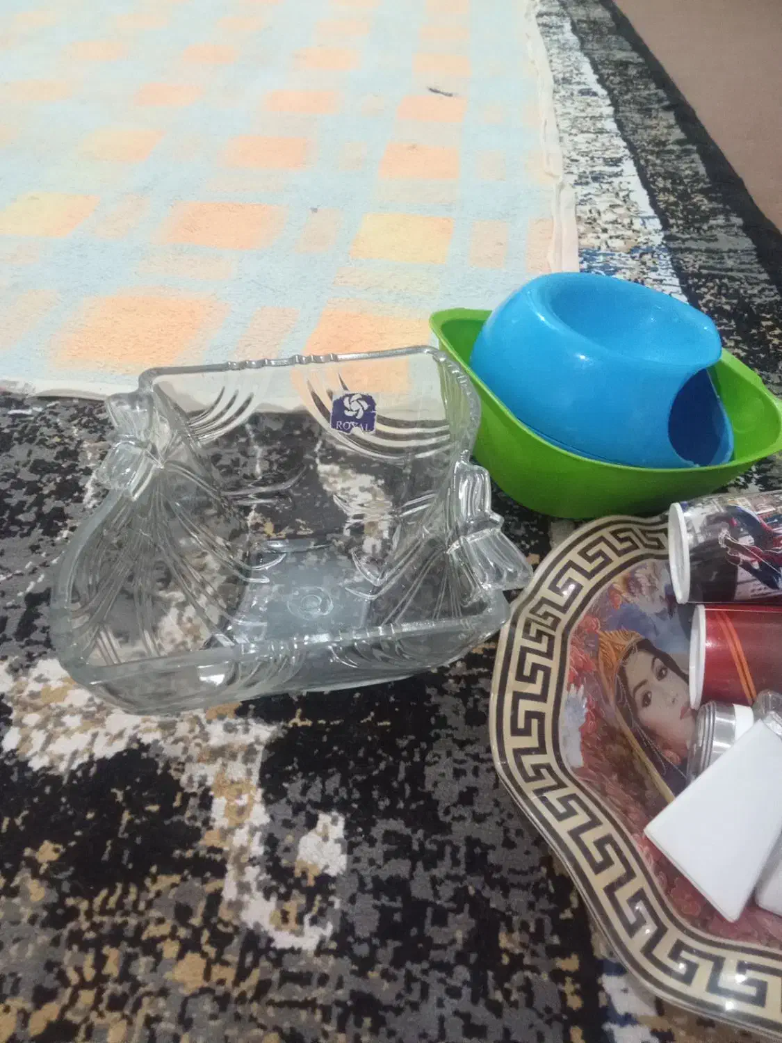 چند تیکه ظرف اشپزخونه|ظروف نگهدارنده، پلاستیکی، یک‌بارمصرف|شوشتر, |دیوار