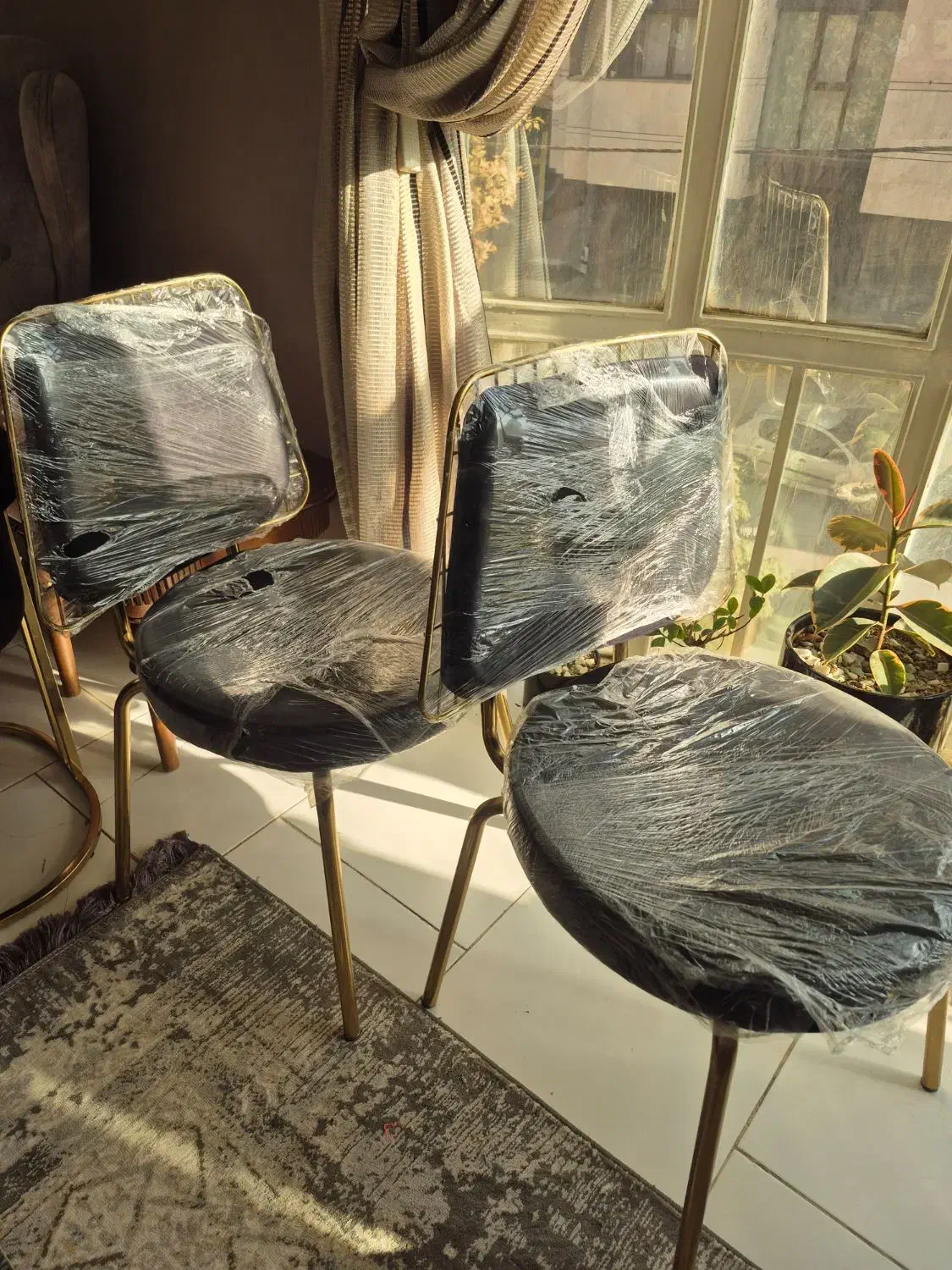 نیم ست جادار و کم جا شیک جدید|مبلمان خانگی و میز عسلی|همدان, |دیوار