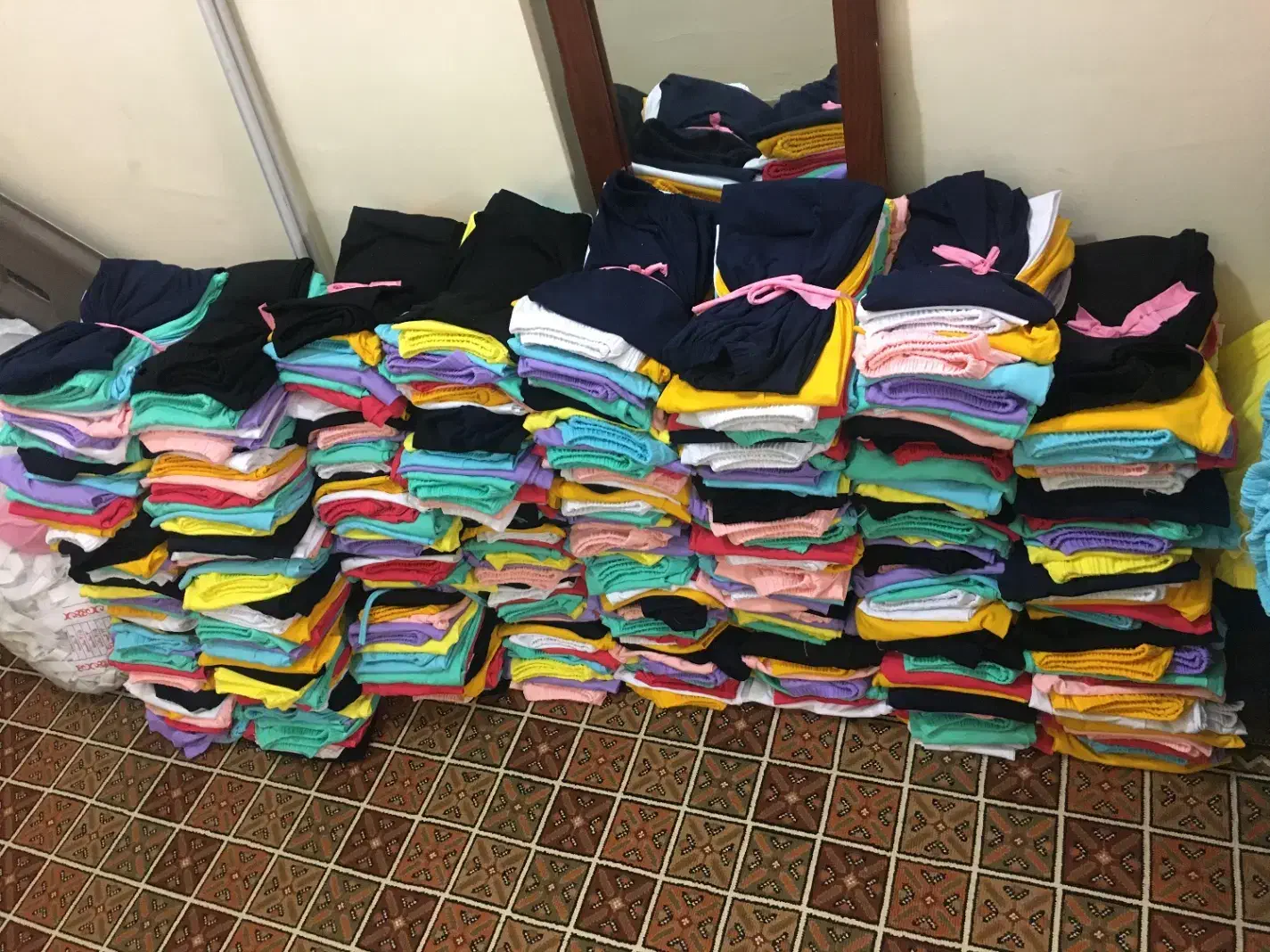 شلوار زنانه|لباس|قرچک, پارک جنگلی|دیوار