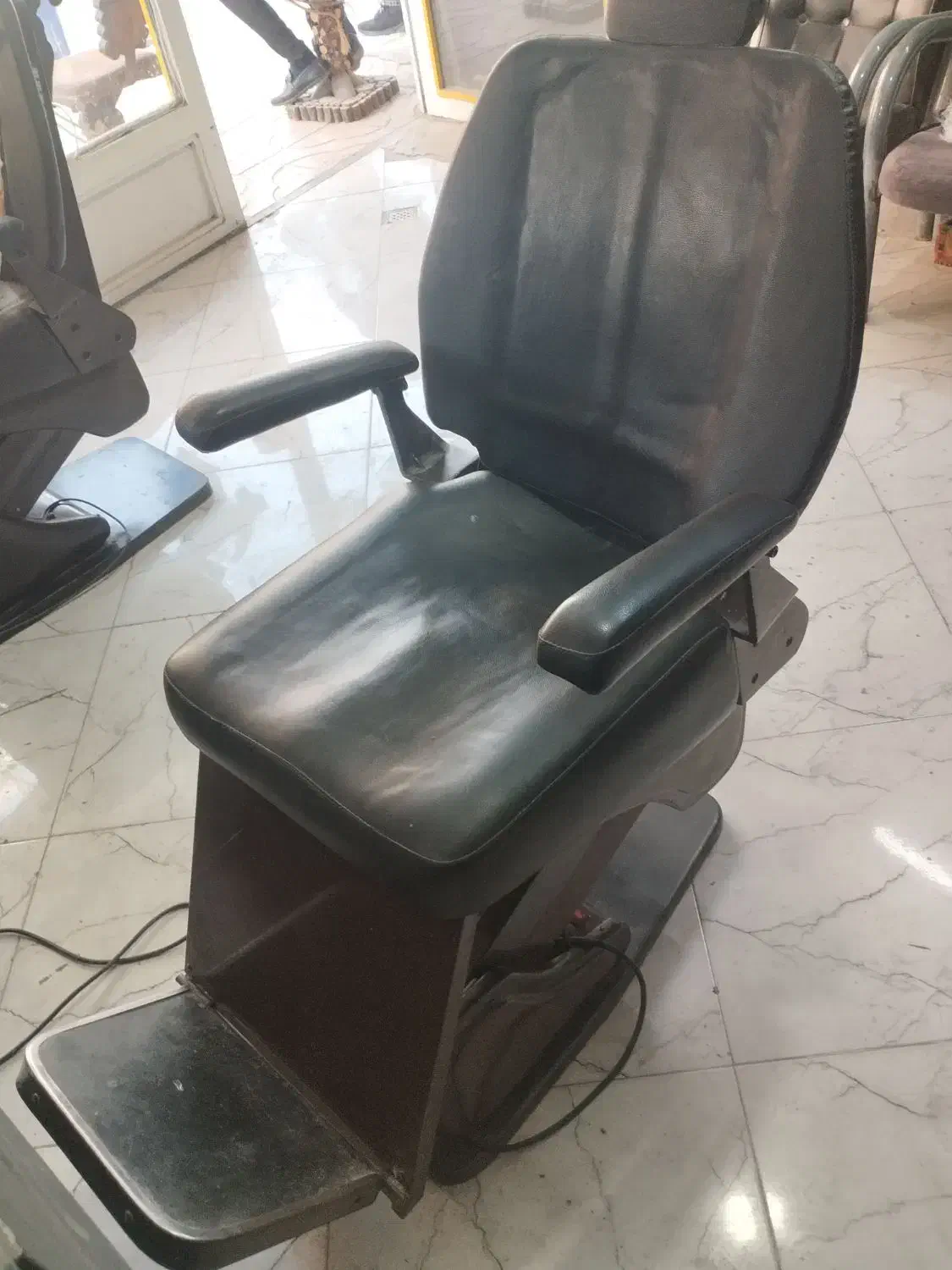 صندلی برقی سالم|آرایشگاه و سالن‌های زیبایی|بهارستان, |دیوار