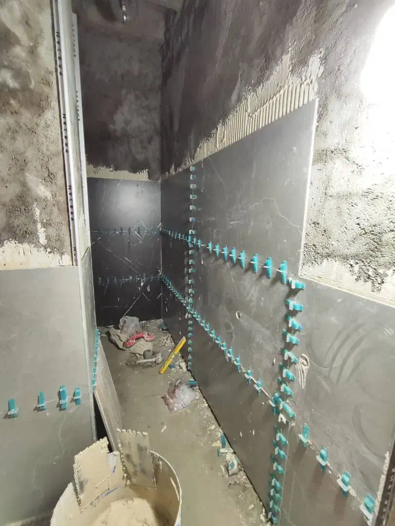 نصب کاشی سرامیک پرسلان اسلب با چسپ|خدمات پیشه و مهارت|کنارک, |دیوار