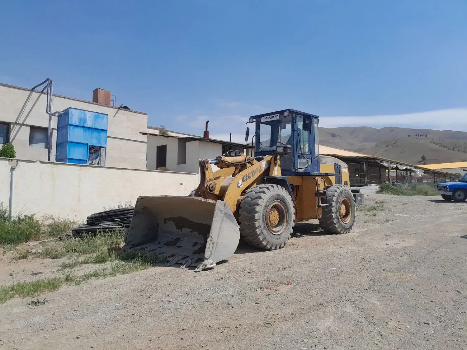 اجاره لودر بیل مکانیکی زنجیری و کامیون|خدمات حمل و نقل|چهارباغ, |دیوار