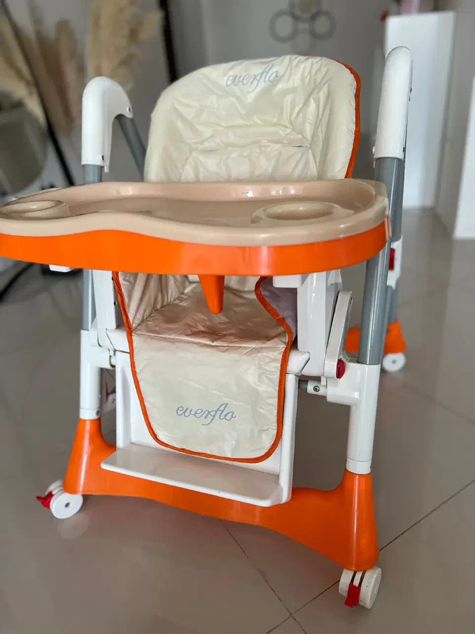 صندلی غذا کودک|تخت و صندلی بچه|گرگان, |دیوار