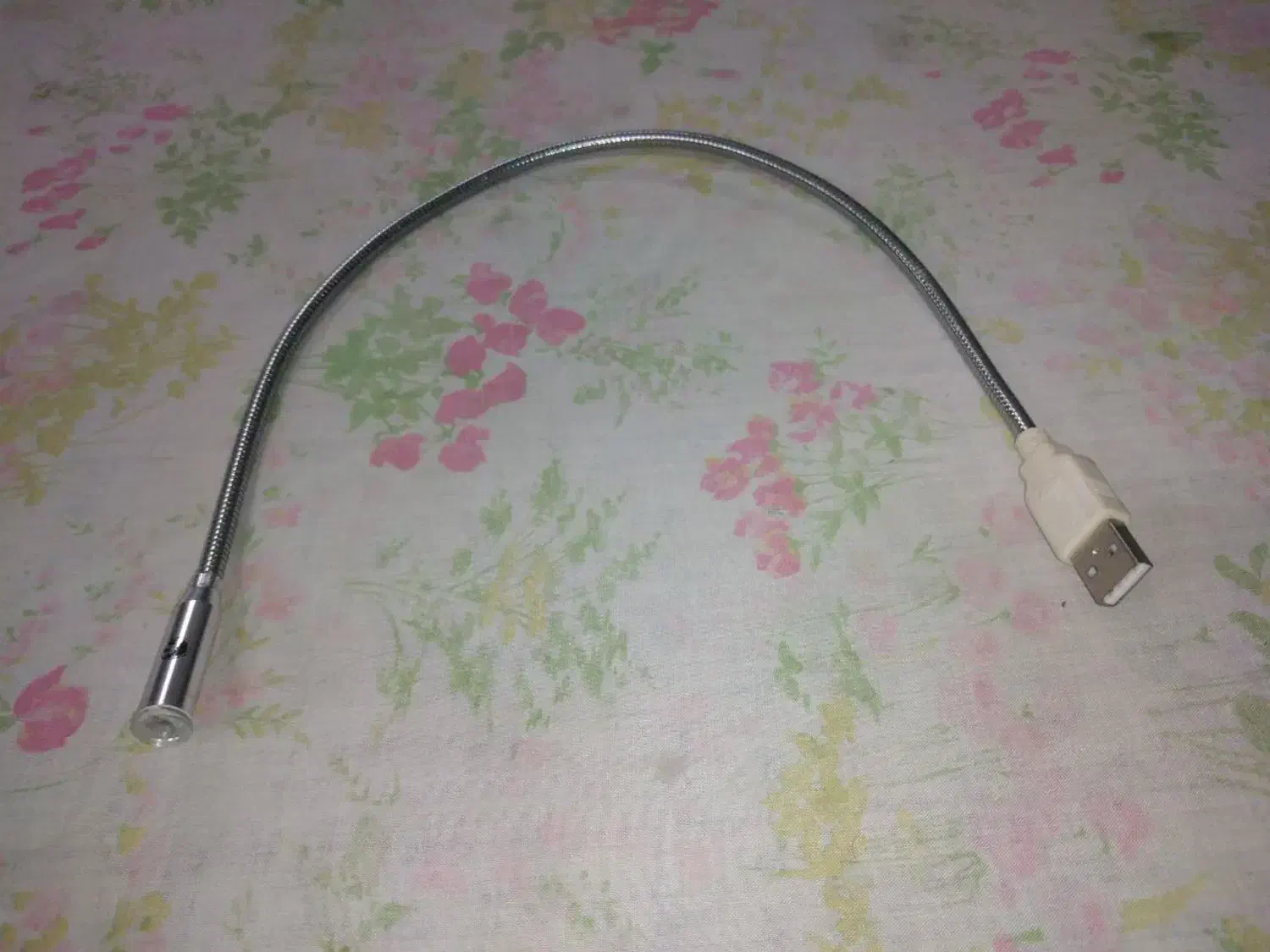 چراغ USB LED مناسب لپ تاپ و کیبورد سالم در حد نو|لامپ و چراغ|قم, بنیاد|دیوار