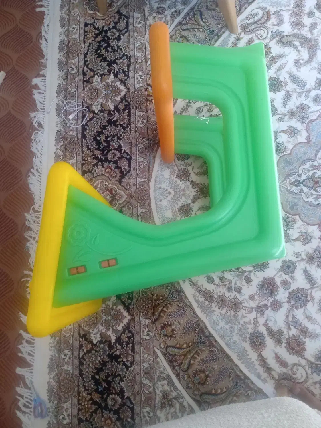 میز تحریر کودک|اسباب و اثاث بچه|نجفآباد, منتظری جنوبی|دیوار