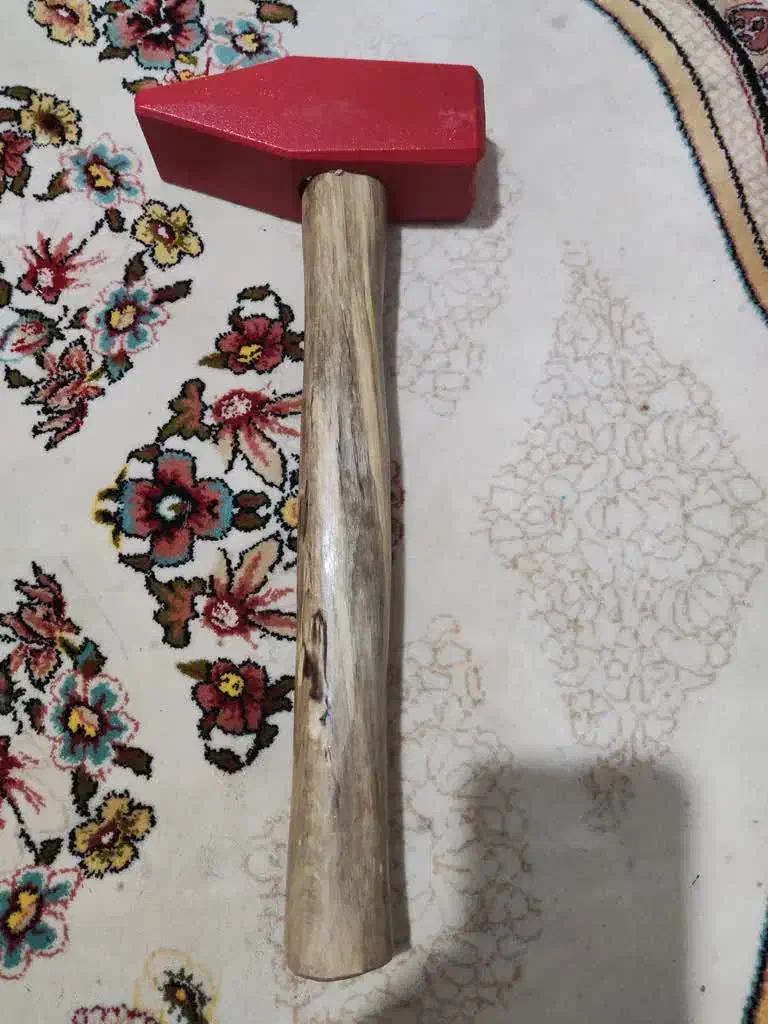 تیشه و کلنگ و چکش|ابزارآلات|آشخانه, |دیوار