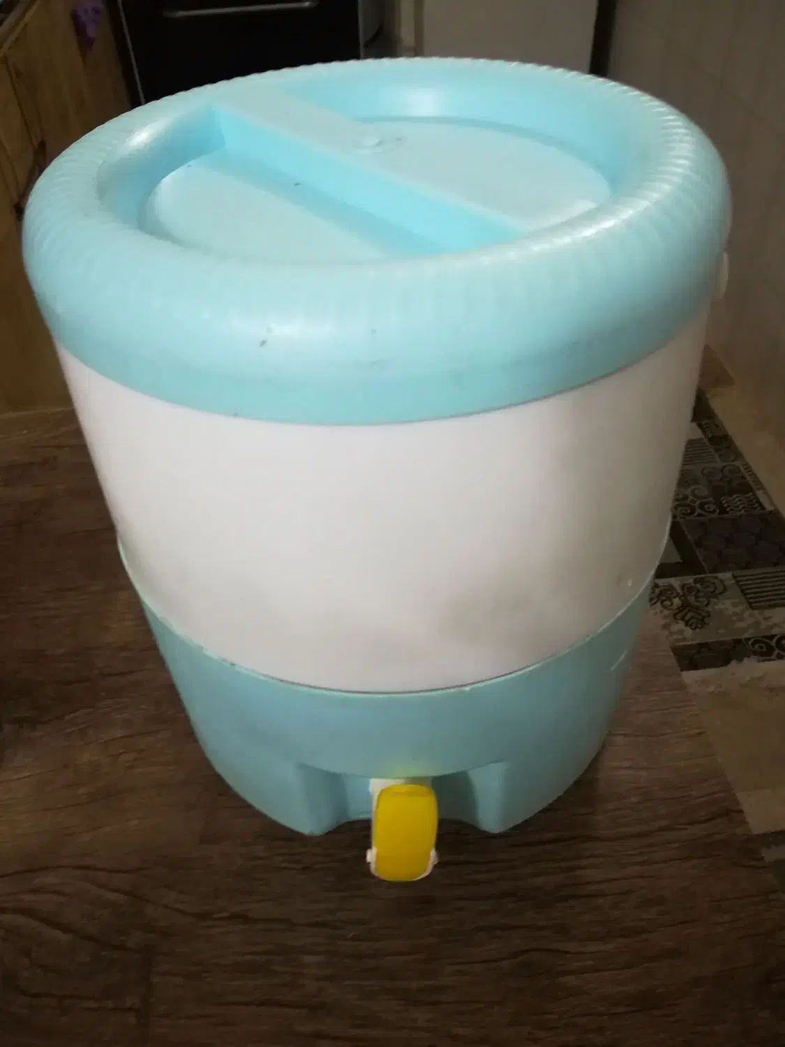 کلمن|ظروف نگهدارنده، پلاستیکی، یک‌بارمصرف|یزد, |دیوار