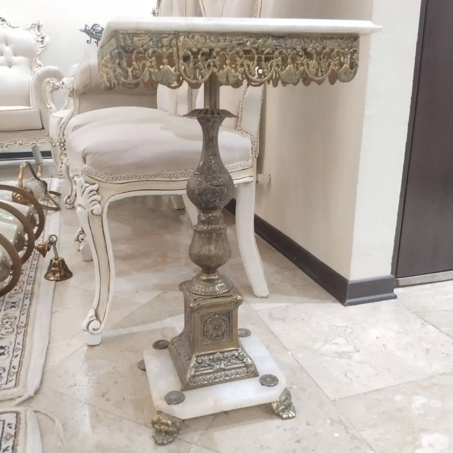 یکعدد میز برنجی سالم سالم|میز تلفن|تهران, حافظیه|دیوار