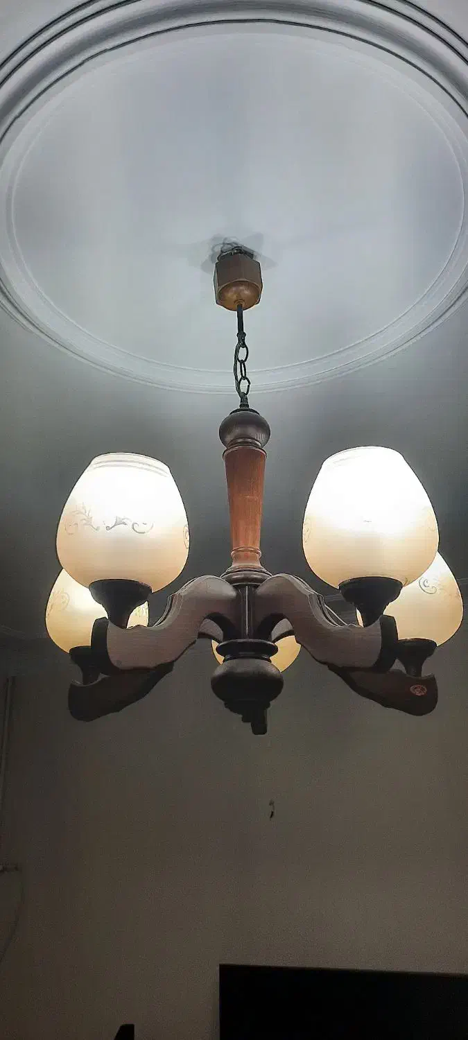 لوستر چوبی ۵ شعله تمیز و بدون ایراد برند DARKAR|لوستر و چراغ آویز|تهران, نیروی دریایی|دیوار