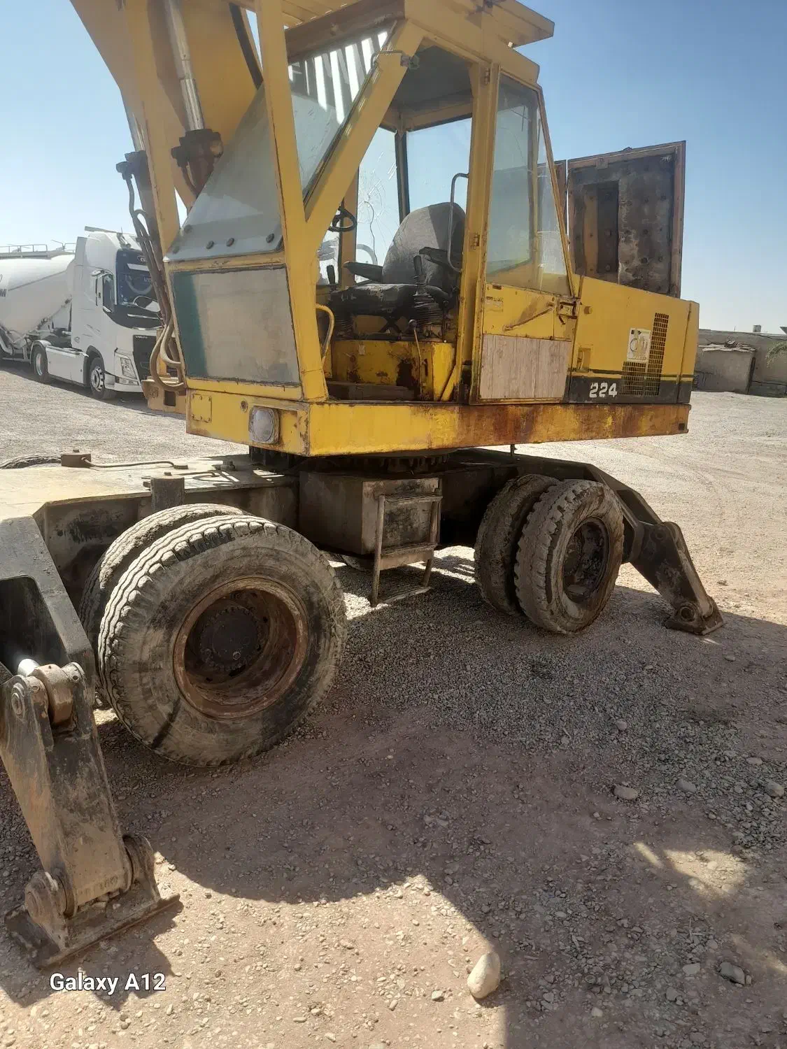 بیل مکانیکی کاتر پیلار مدل ۲۲۴ سال شاخت ۱۳۷۵|خودرو سنگین|کرمان, |دیوار