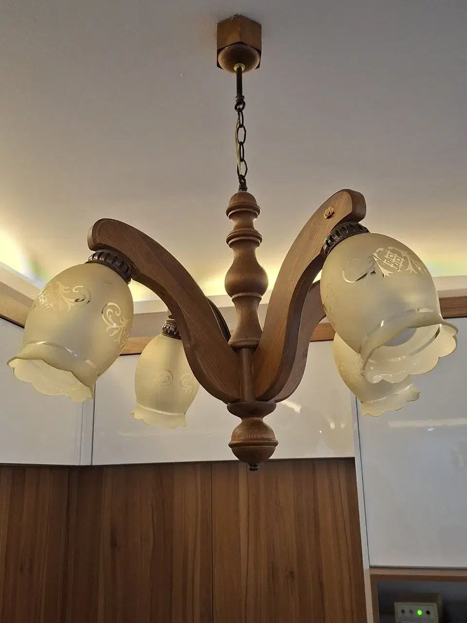 لوستر چوبی 4شاخه|لوستر و چراغ آویز|مشهد, یاس|دیوار