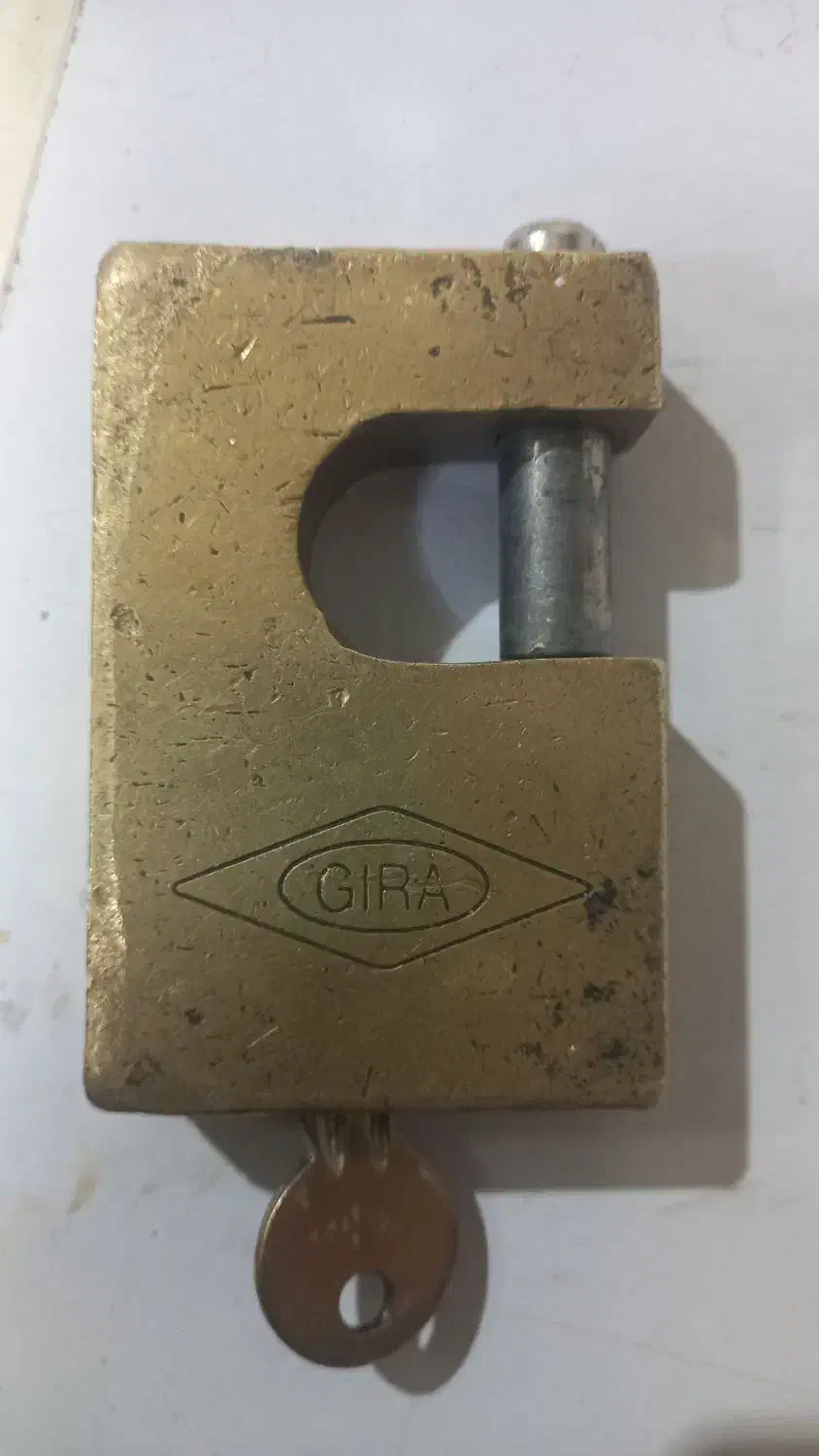 قفل زرگری برنزی|کلکسیون اشیاء عتیقه|تبریز, |دیوار