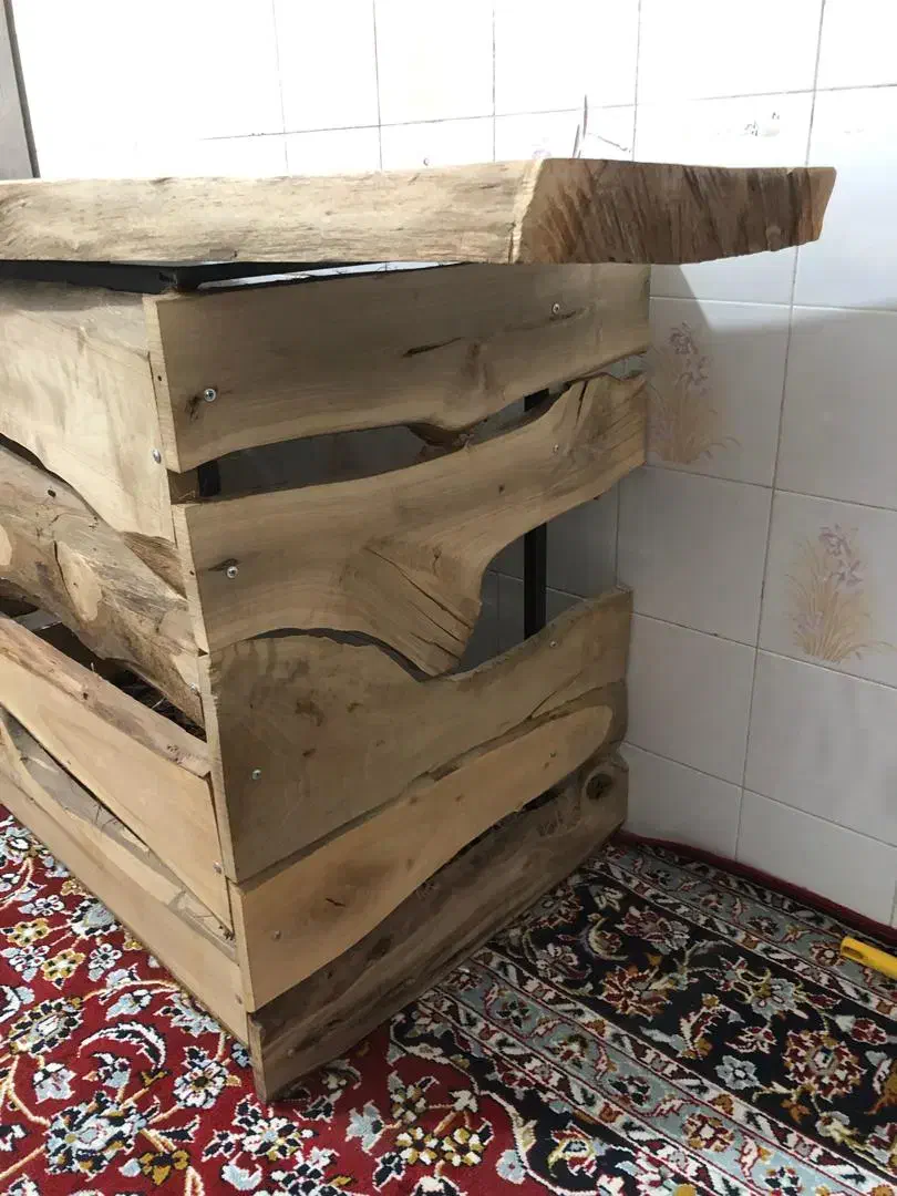 میز چوبی با اسلب گردو|مبلمان خانگی و میز عسلی|سیرجان, |دیوار