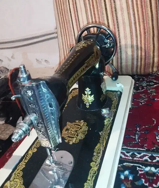 چرخ خیاطی پروانه نشان|چرخ خیاطی و ریسندگی|رشت, باهنر|دیوار