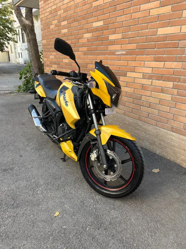 موتور آپاچی 150 مدل 1395 در حد|موتورسیکلت|بروجرد, |دیوار