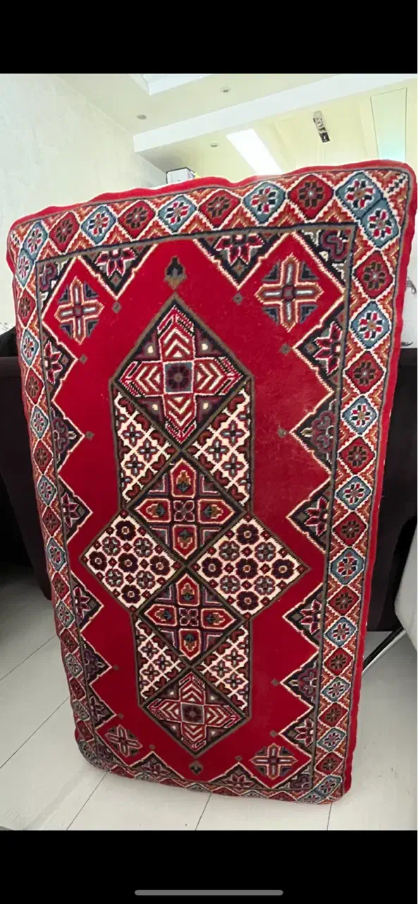 پشتی مخطع|پشتی|اصفهان, باغ زیار|دیوار