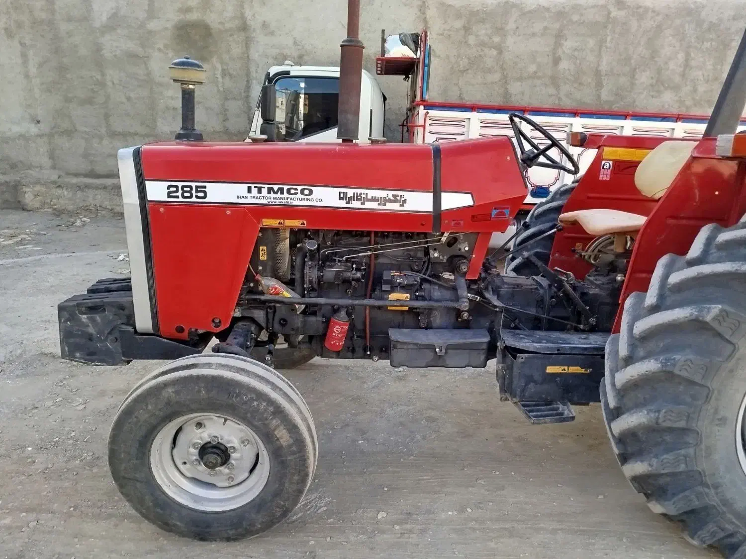 تراکتور۲۸۵مدل۸۶و۸۴درحد خشک|خودرو سنگین|کنگاور, |دیوار