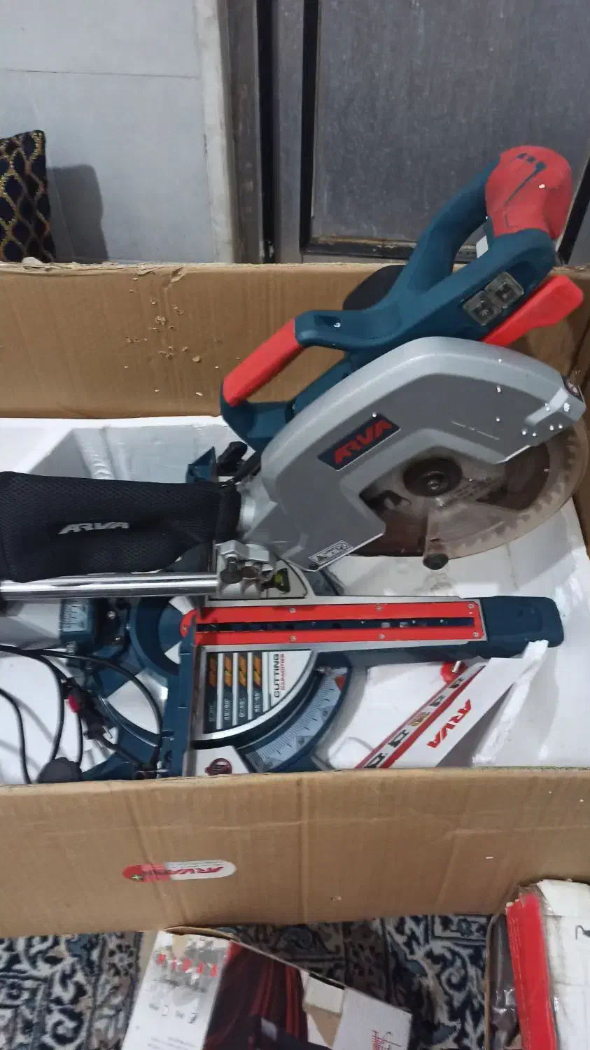 فارسی بر اروا|ابزارآلات|ساوه, |دیوار