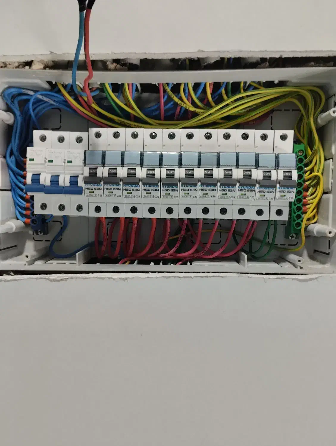 خدمات برق ساختمانی و برق صنعتی برقکار مونتاژ نصاب|خدمات پیشه و مهارت|بندرعباس, |دیوار