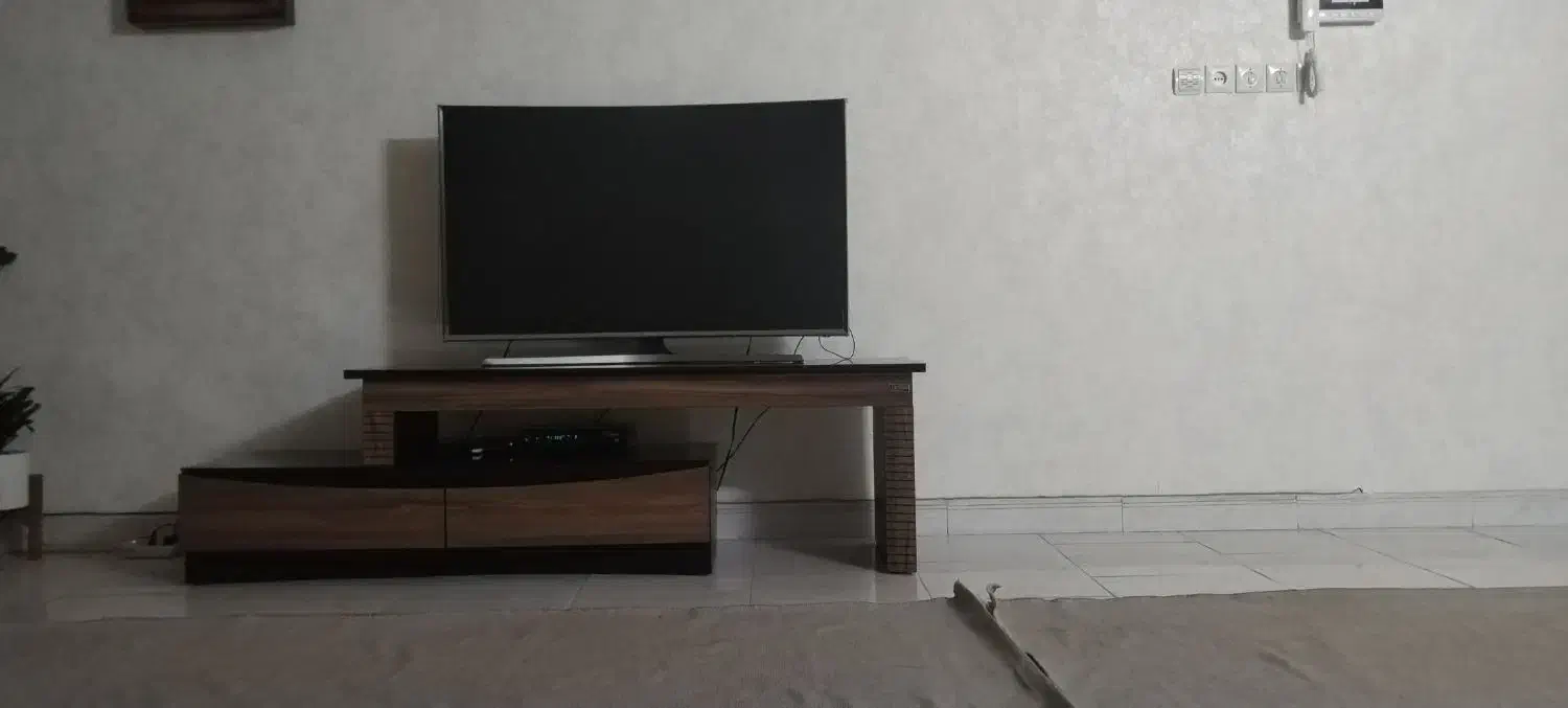 میز تیوی بسیار تمیز وجدید|میز تلویزیون|مشهد, امام خمینی|دیوار