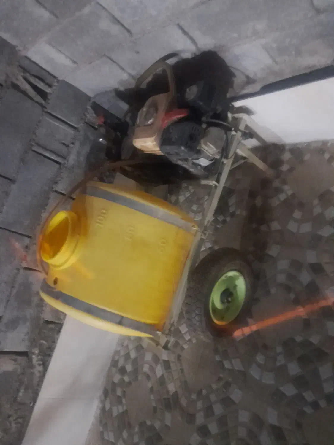 تانک سم پاشی|ابزارآلات|دوگنبدان, |دیوار