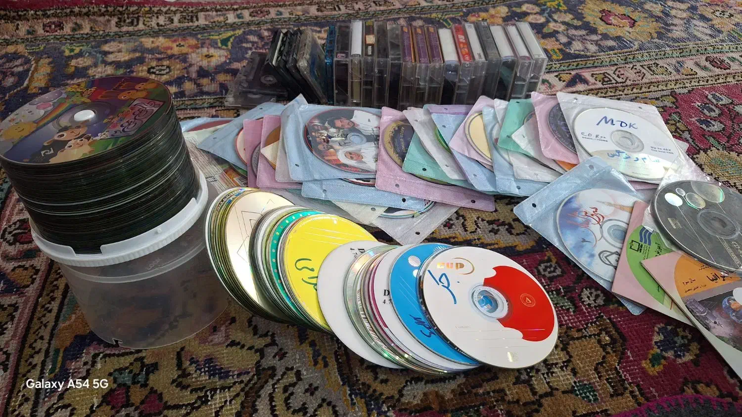 تعدادی سی دی و کاست ضبط صوت به فروش میرسد|فیلم و موسیقی|خوی, |دیوار