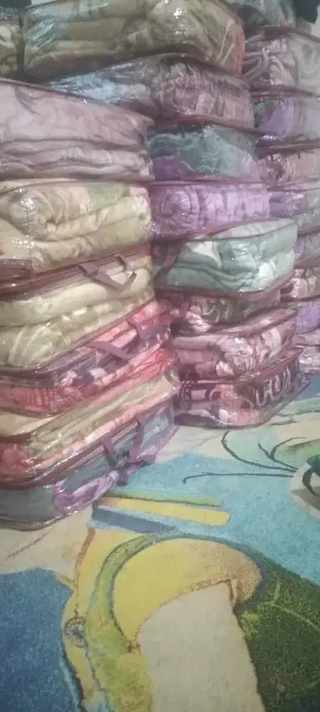 گلبرجسته.دونفره|رختخواب، بالش، پتو|لامرد, |دیوار